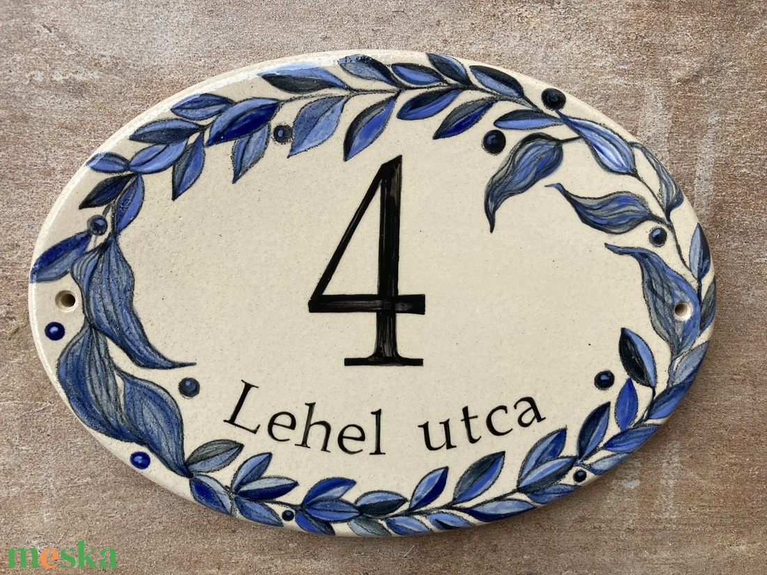 Ovális formájú házszámtábla kék levelekkel - otthon & életmód - ház & kert - házszám - Meska.hu