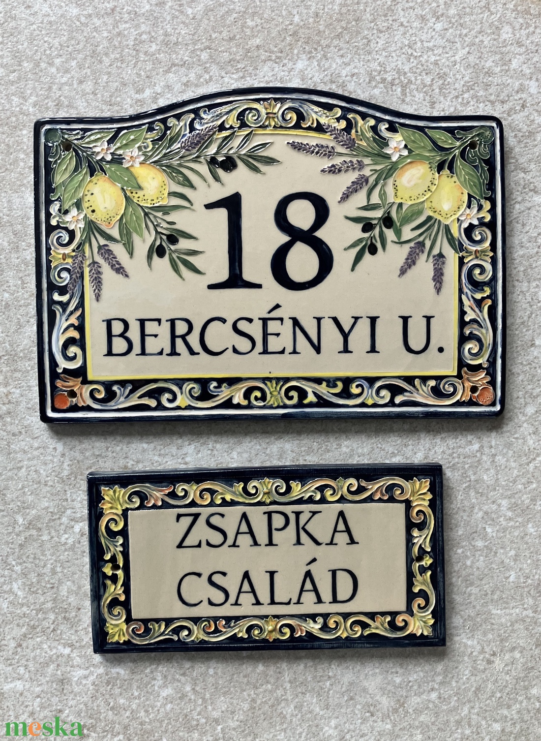 Bajusz ív formájú házszámtábla névtáblával, mediterrán hangulattal - otthon & életmód - ház & kert - házszám - Meska.hu