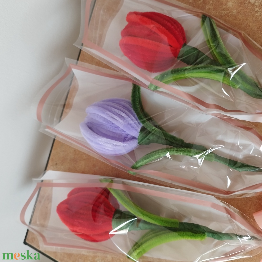 Zsenilia tulipán csomagolva  - otthon & életmód - virágdekoráció - virágok - szálas virág - Meska.hu