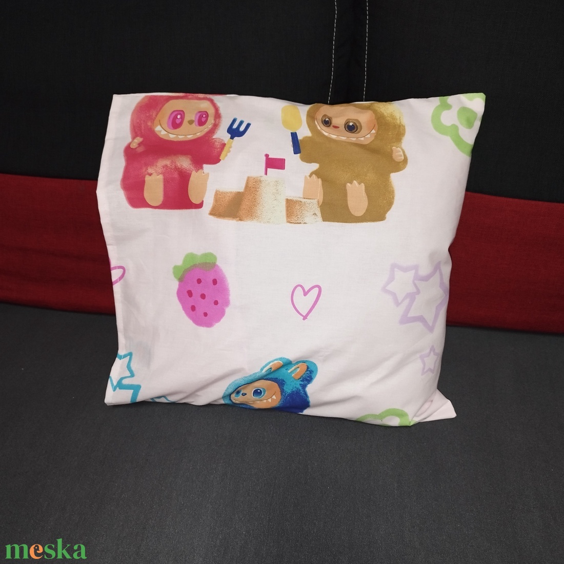 Labubu-s párnahuzat 40x40cm - otthon & életmód - lakástextil - párna & párnahuzat - díszpárnahuzat - Meska.hu