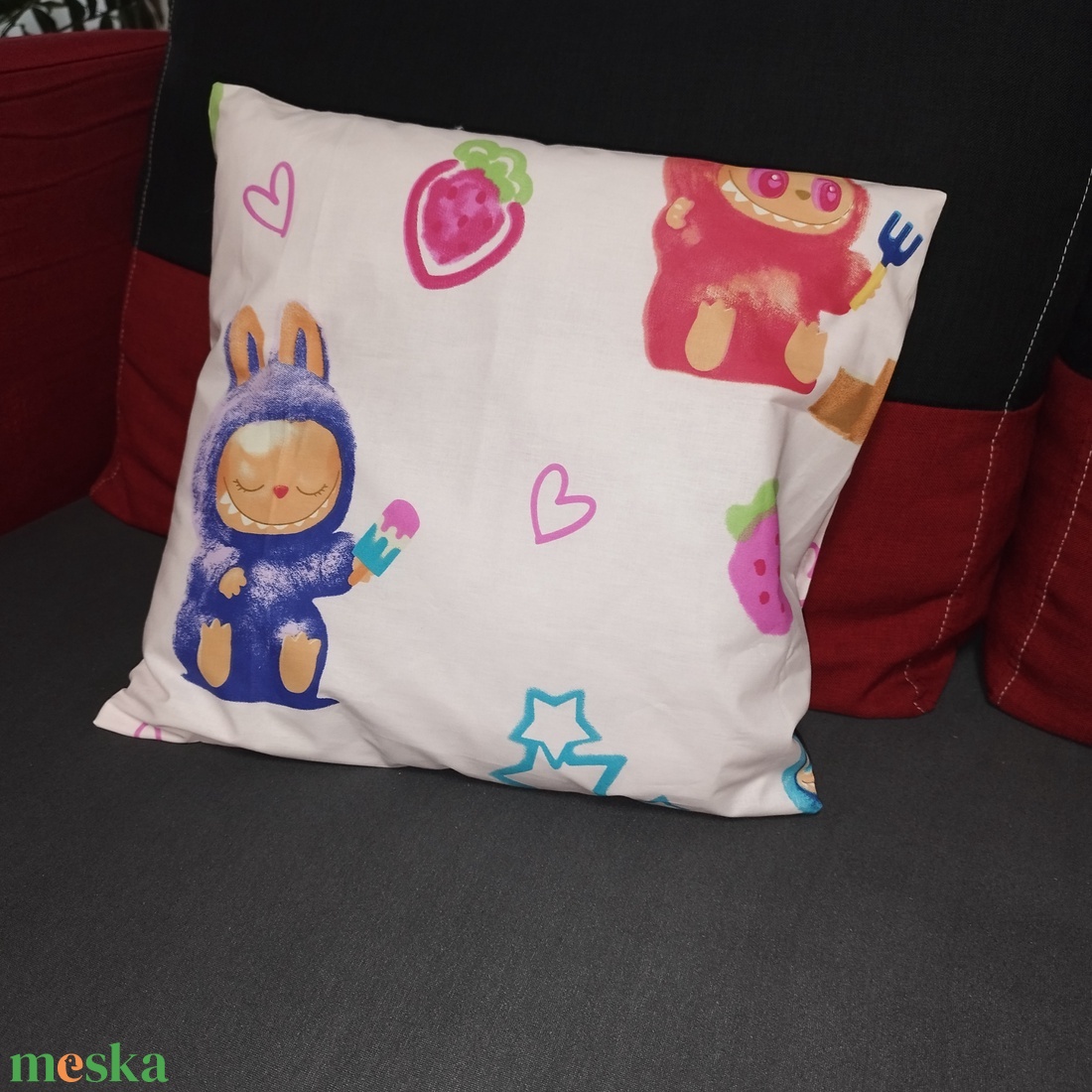 Labubu-s párnahuzat 40x40cm - otthon & életmód - lakástextil - párna & párnahuzat - díszpárnahuzat - Meska.hu