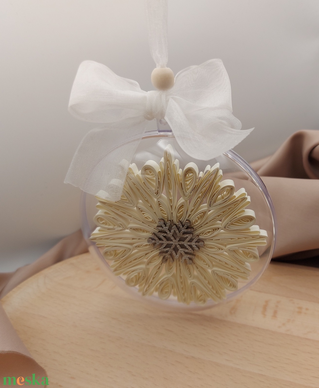 Karácsonyi gömbdísz - hópihe fehér - karácsony - karácsonyi lakásdekoráció - karácsonyfadíszek - Meska.hu