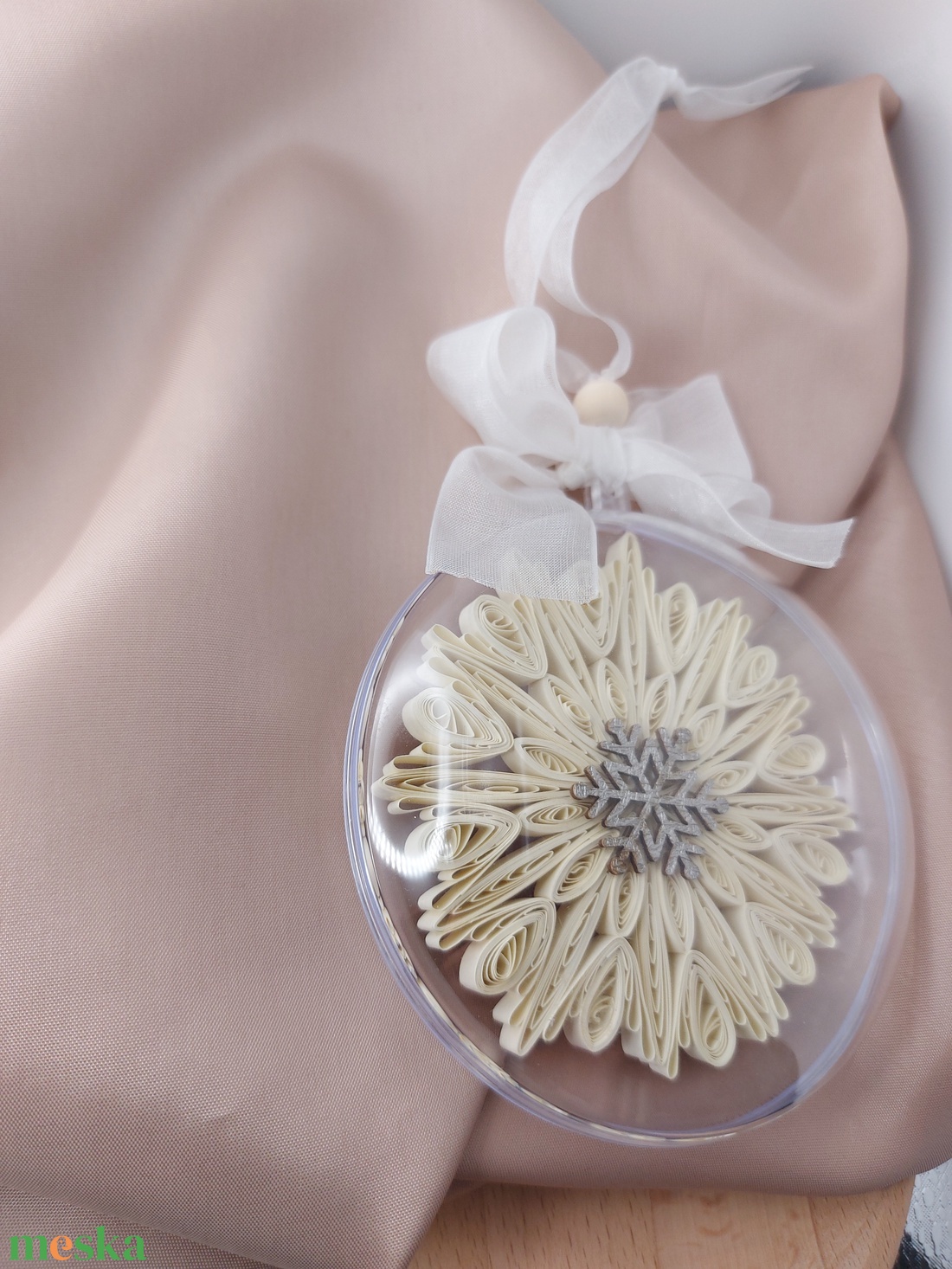 Karácsonyi gömbdísz - hópihe fehér - karácsony - karácsonyi lakásdekoráció - karácsonyfadíszek - Meska.hu