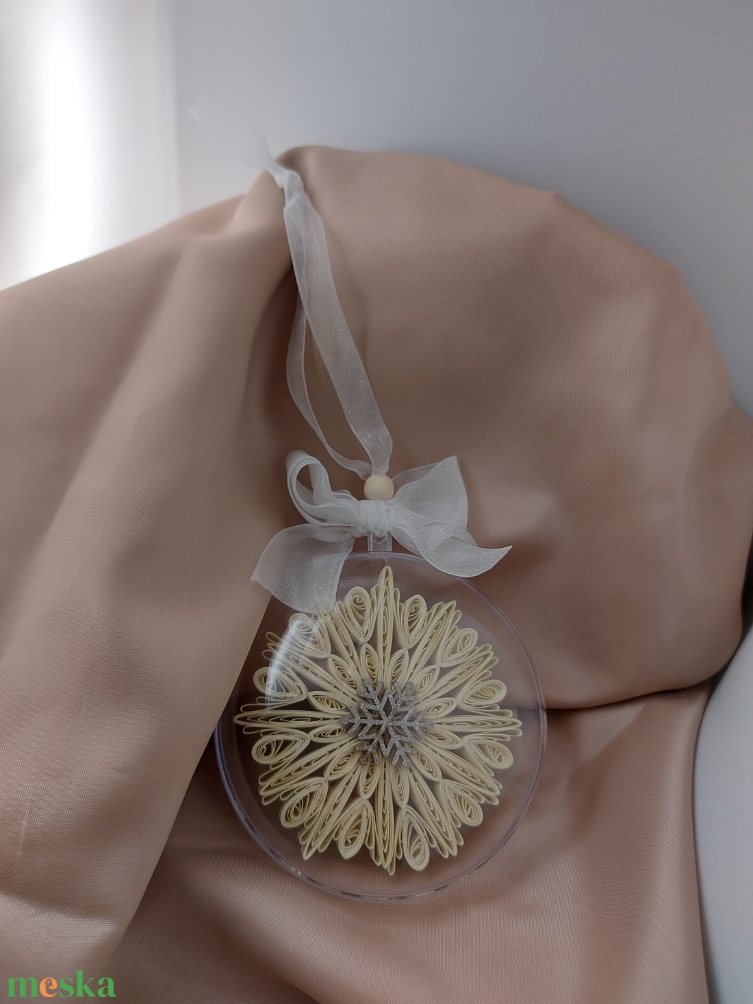 Karácsonyi gömbdísz - hópihe fehér - karácsony - karácsonyi lakásdekoráció - karácsonyfadíszek - Meska.hu