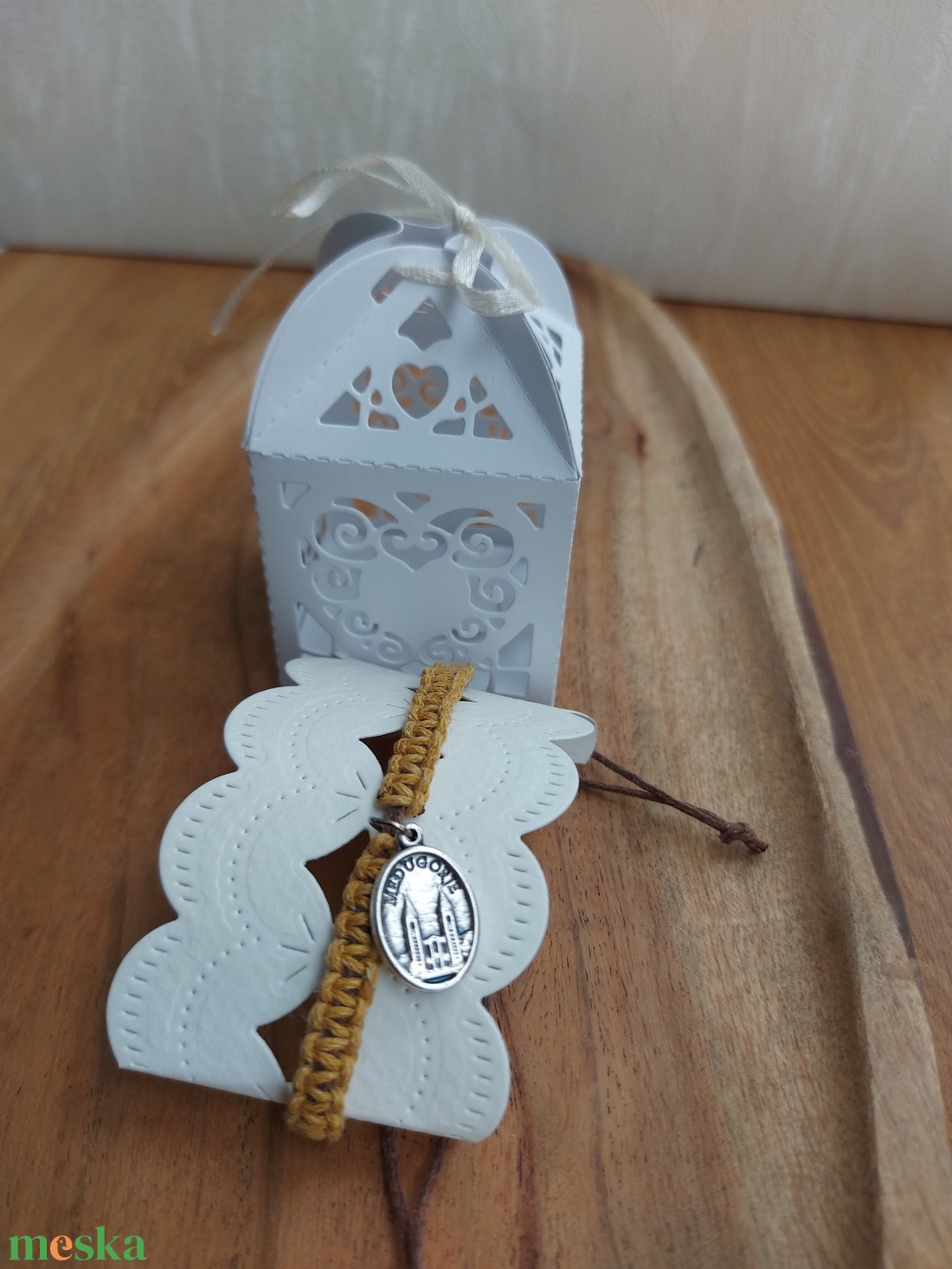 Fonott makramé karkötő - barna/sárga medugorje - ékszer - karkötő - fonott karkötő - Meska.hu