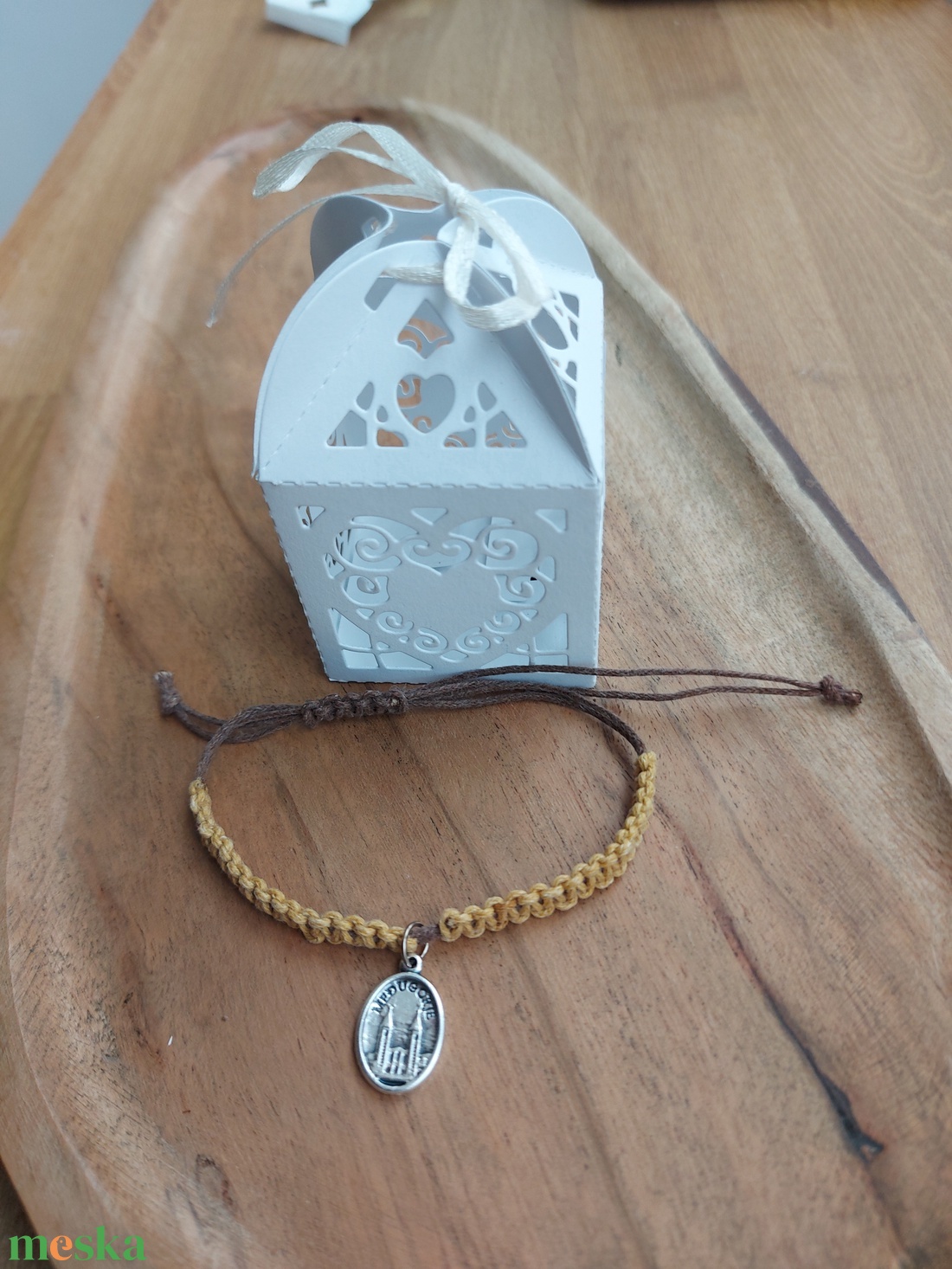 Fonott makramé karkötő - barna/sárga medugorje - ékszer - karkötő - fonott karkötő - Meska.hu