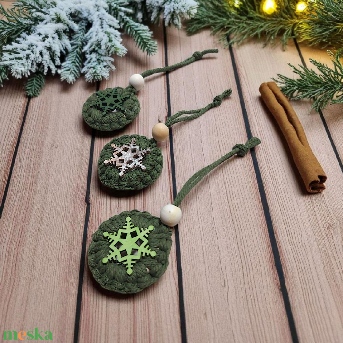 Karácsonyfadísz -zöld koszorú makramé - karácsony - karácsonyi lakásdekoráció - karácsonyfadíszek - Meska.hu