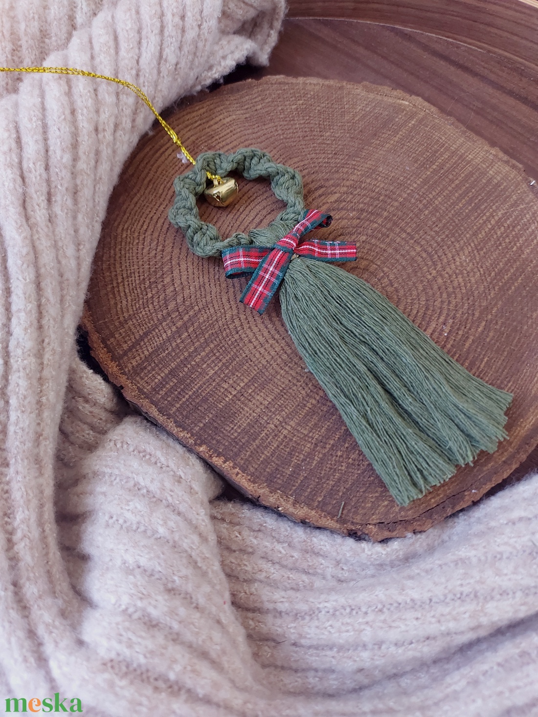 Karácsonyfadísz -  zöld makramé koszorú - karácsony - karácsonyi lakásdekoráció - karácsonyfadíszek - Meska.hu