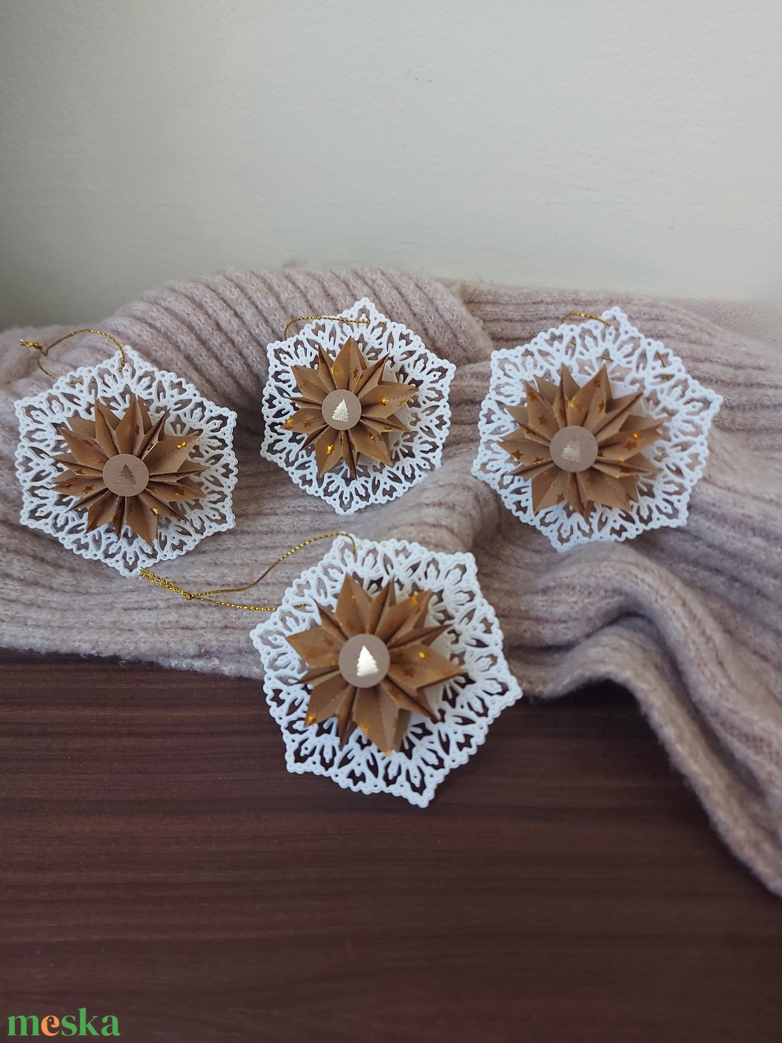 Karácsonyfadísz - Papír hópehely csillag - karácsony - karácsonyi lakásdekoráció - karácsonyfadíszek - Meska.hu