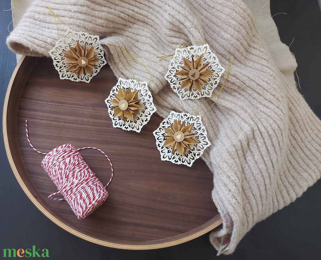 Karácsonyfadísz - Papír hópehely csillag - karácsony - karácsonyi lakásdekoráció - karácsonyfadíszek - Meska.hu