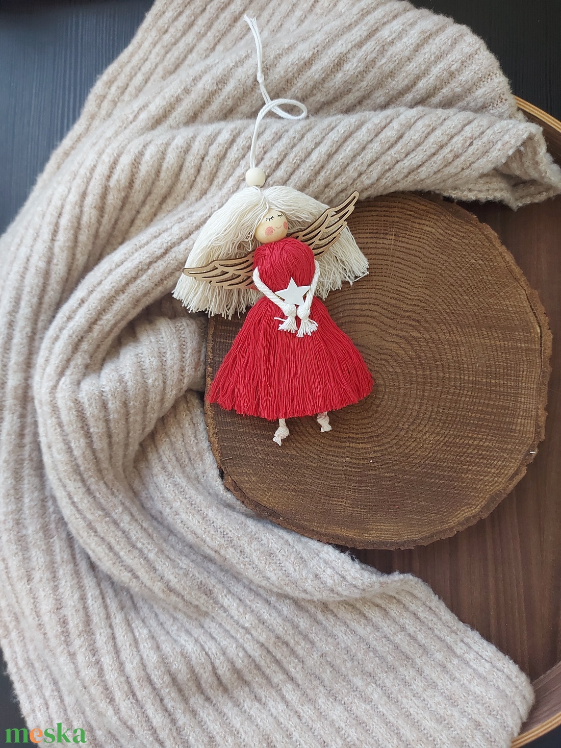 Karácsonyi makramé angyal - piros  - karácsony - karácsonyi lakásdekoráció - karácsonyfadíszek - Meska.hu