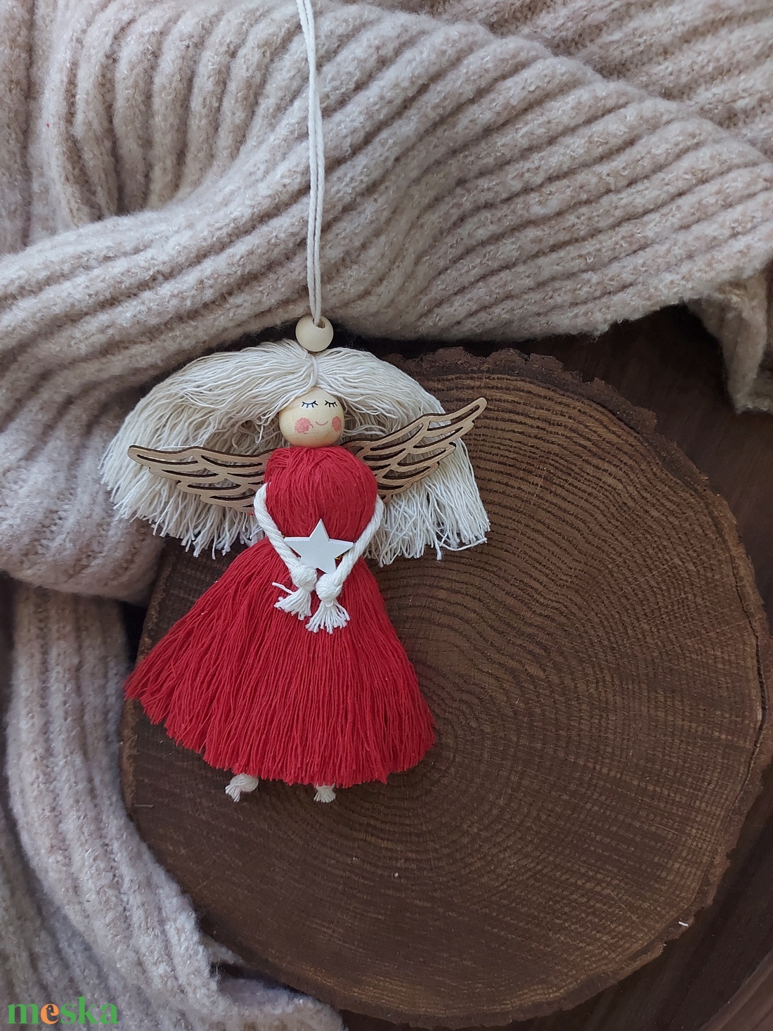 Karácsonyi makramé angyal - piros  - karácsony - karácsonyi lakásdekoráció - karácsonyfadíszek - Meska.hu