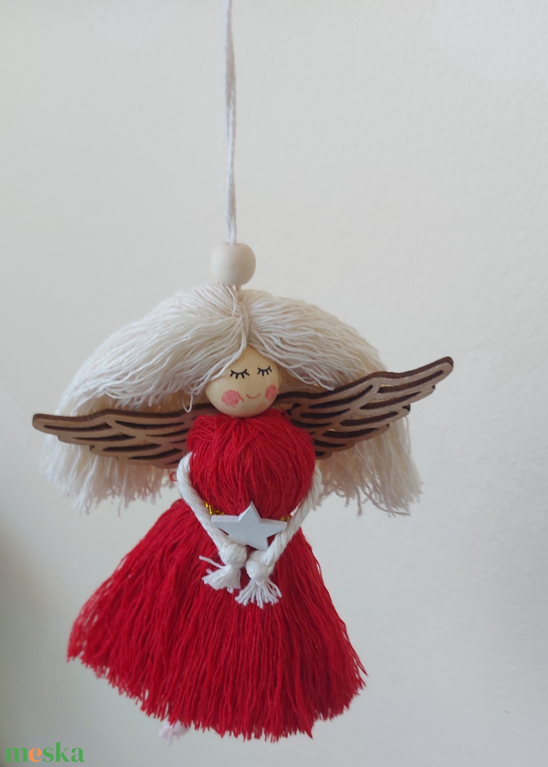 Karácsonyi makramé angyal - piros  - karácsony - karácsonyi lakásdekoráció - karácsonyfadíszek - Meska.hu