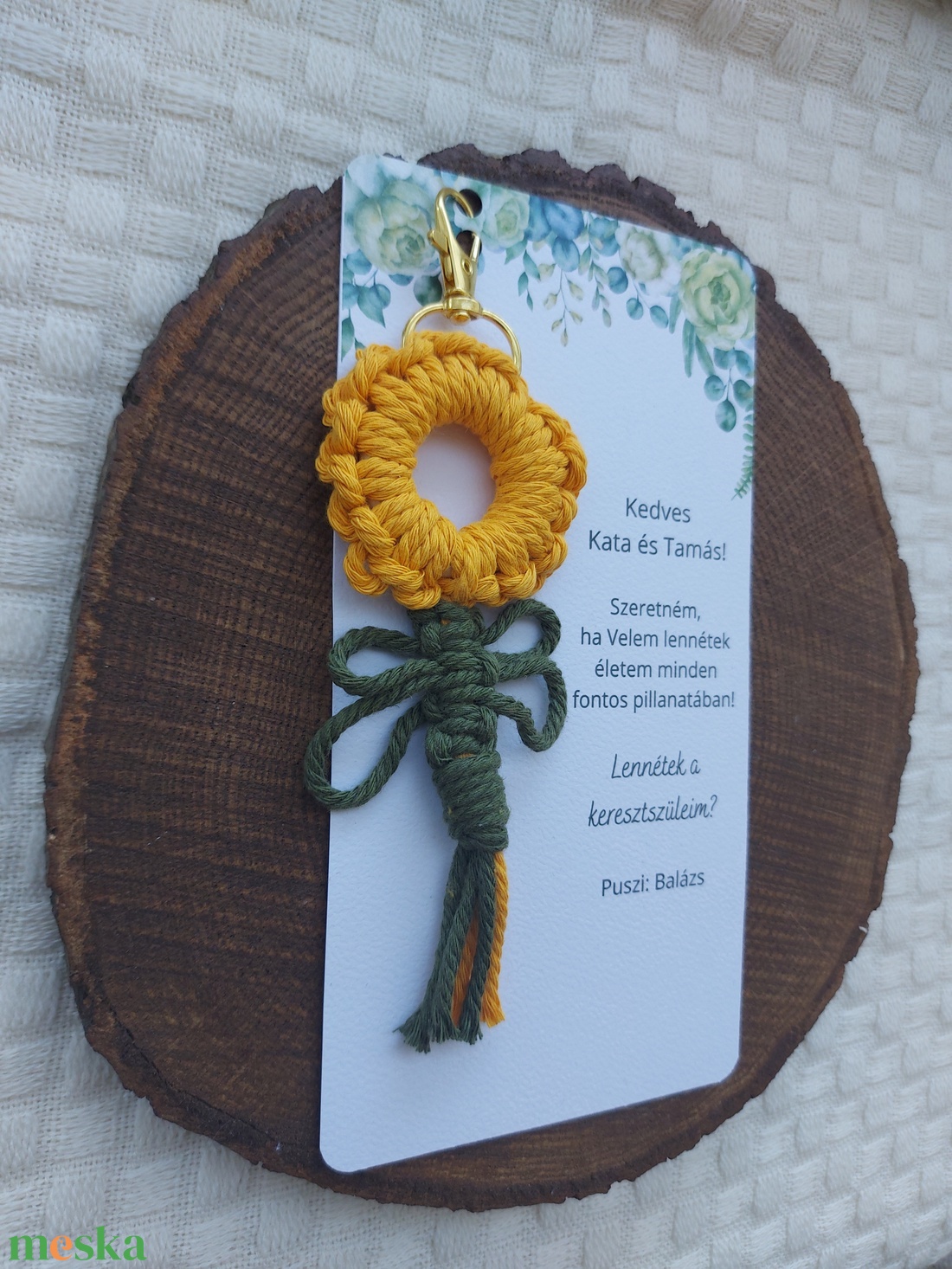Keresztszülő felkérő - napraforgós kulcstartó makramé - játék & sport - keresztelőajándékok - Meska.hu
