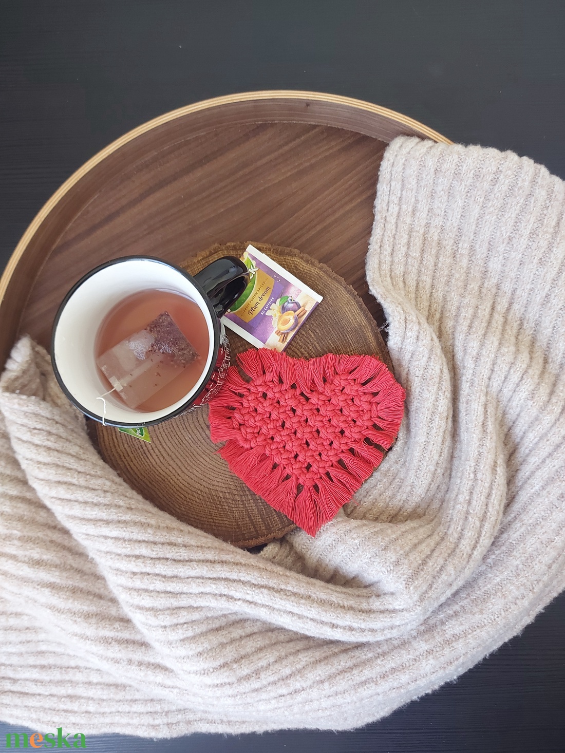 Szív alakú poháralátét - piros makramé - otthon & életmód - konyhafelszerelés, tálalás - tálalás - tányér- és poháralátét - Meska.hu