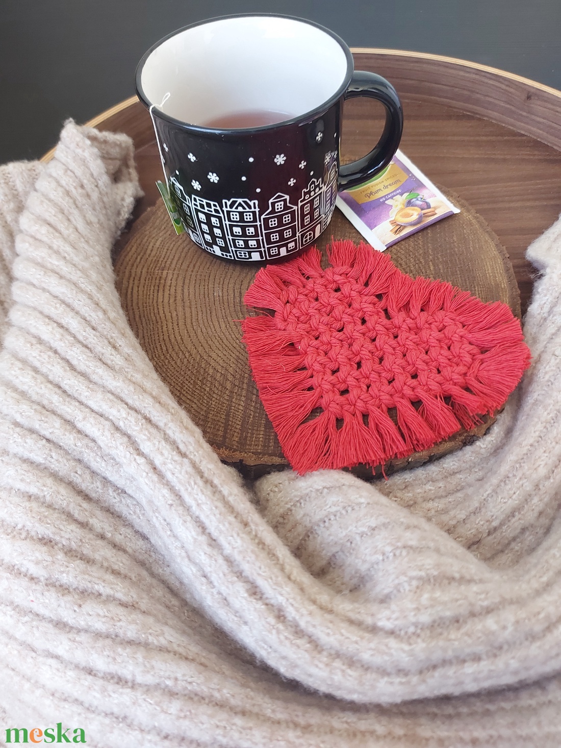 Szív alakú poháralátét - piros makramé - otthon & életmód - konyhafelszerelés, tálalás - tálalás - tányér- és poháralátét - Meska.hu