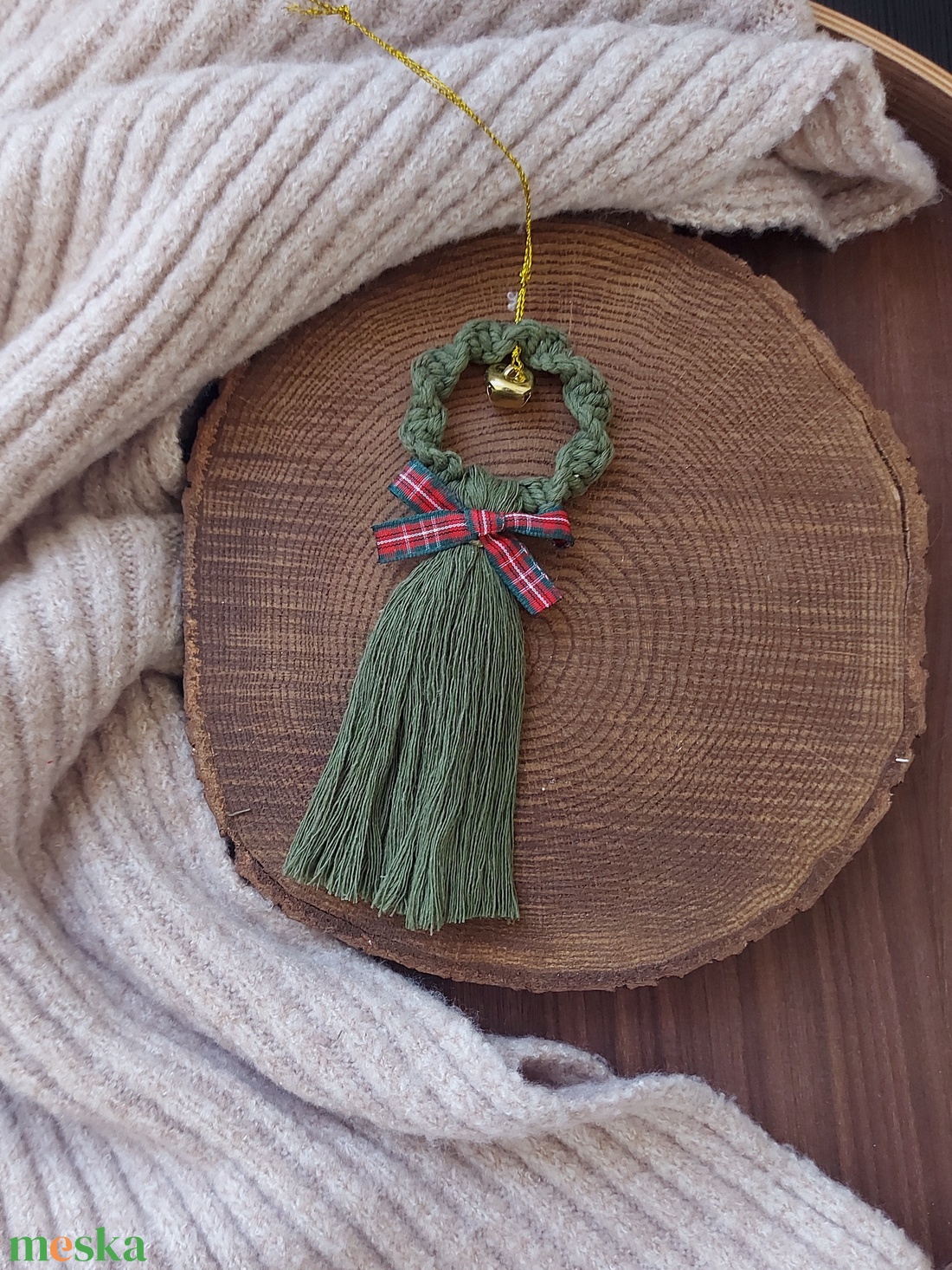 Karácsonyfadísz -  zöld makramé koszorú - karácsony - karácsonyi lakásdekoráció - karácsonyfadíszek - Meska.hu