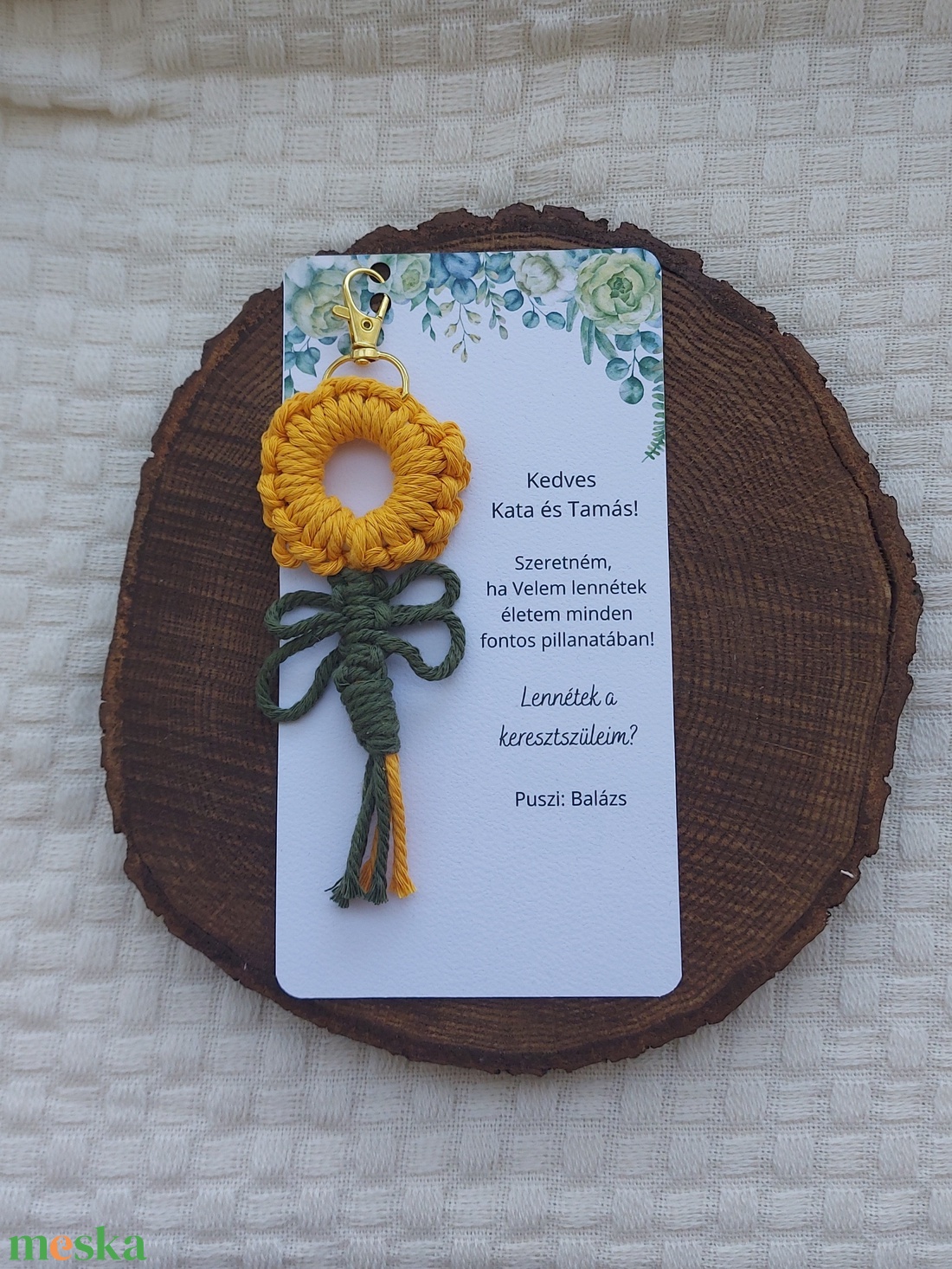 Keresztszülő felkérő - napraforgós kulcstartó makramé - játék & sport - keresztelőajándékok - Meska.hu
