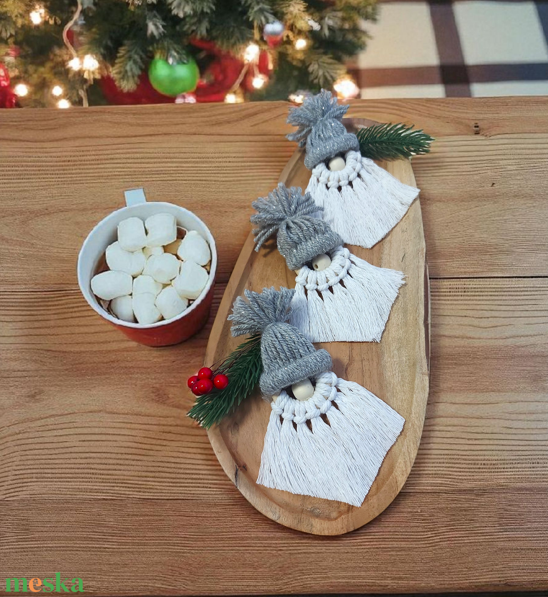 Manó karácsonyfa díszek - ezüst-szürke sapkás makramé - karácsony - karácsonyi lakásdekoráció - karácsonyfadíszek - Meska.hu