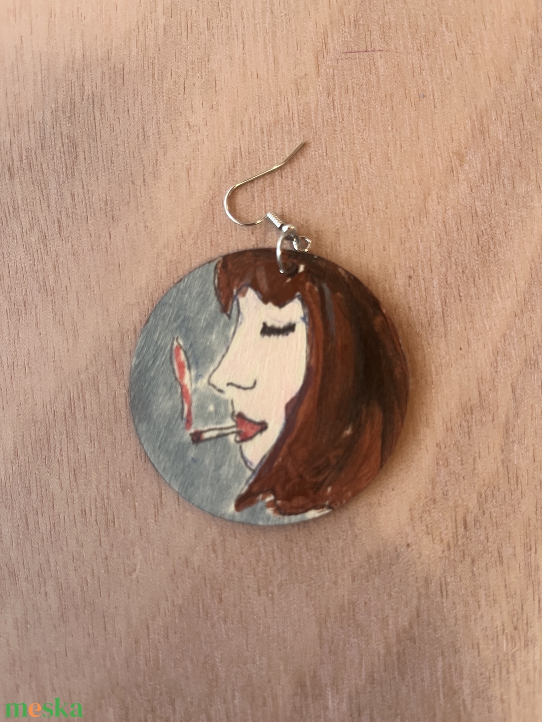 Inspired by smoking girl - ékszer - fülbevaló - lógós kerek fülbevaló - Meska.hu