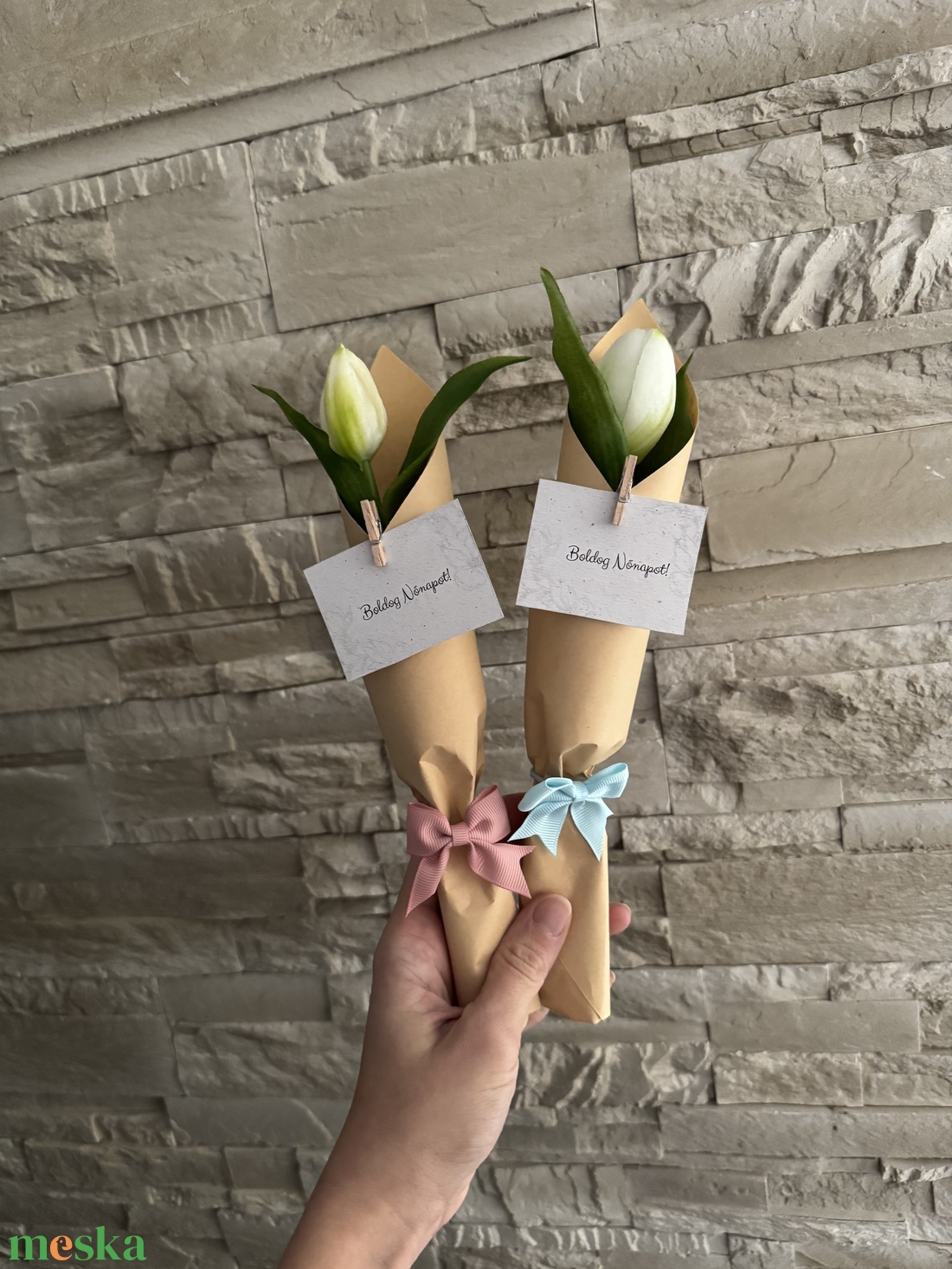 Tulipán hajgumival - otthon & életmód - virágdekoráció - virágok - szálas virág - Meska.hu