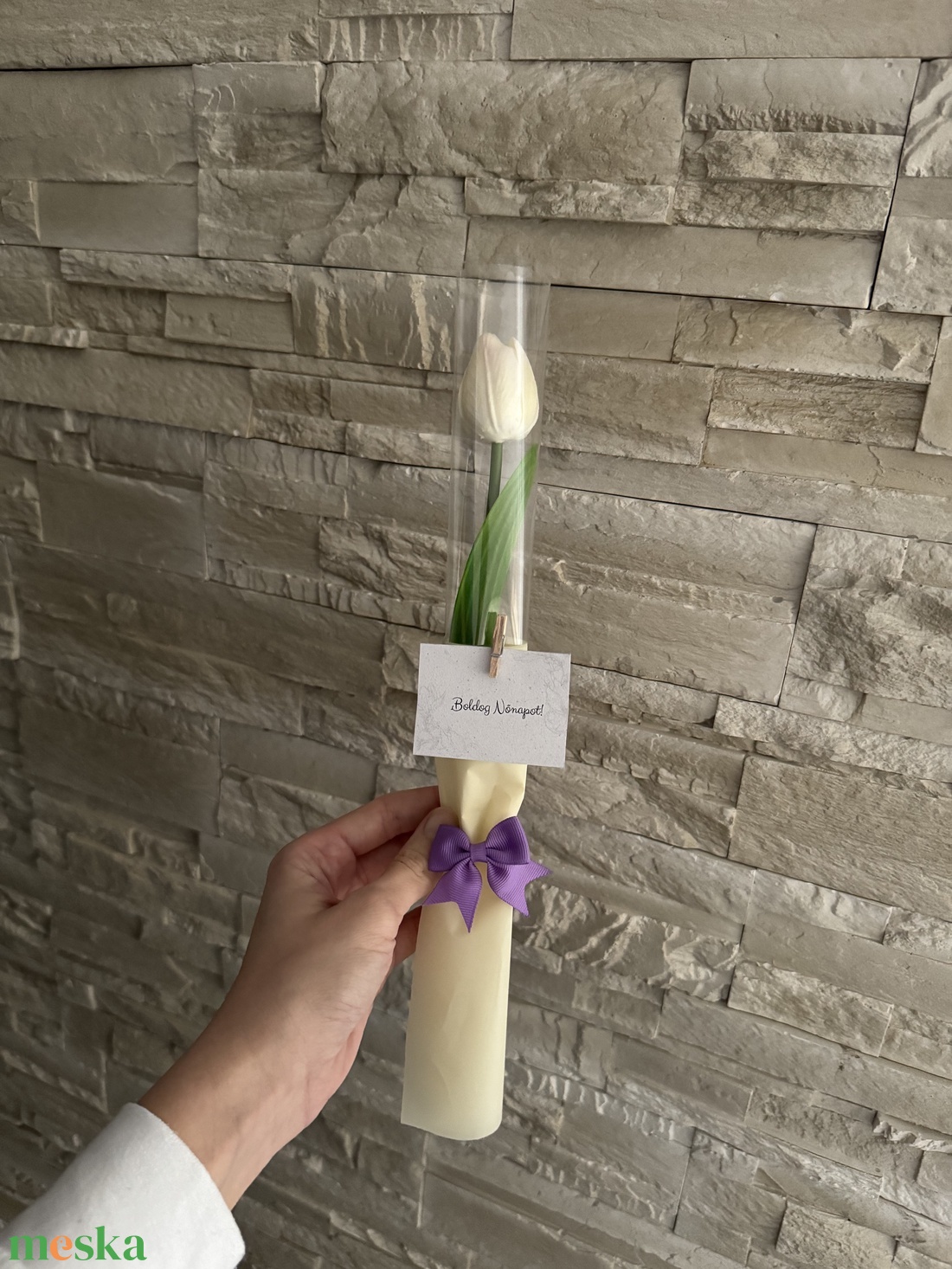 Tulipán hajgumival - otthon & életmód - virágdekoráció - virágok - szálas virág - Meska.hu