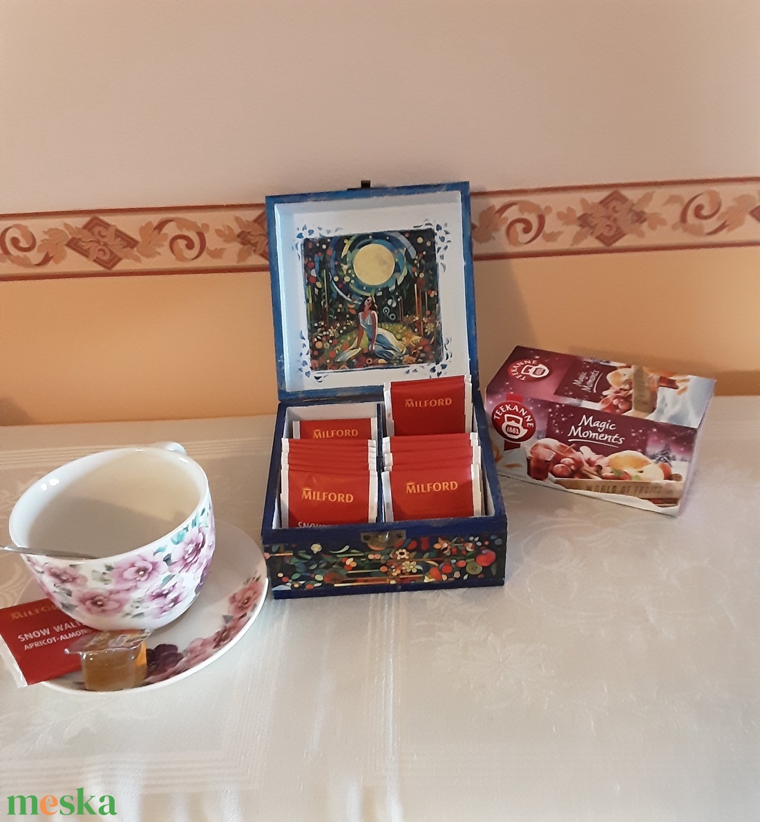 Teásdoboz Lana Del Ray stilizált képével - otthon & életmód - konyhafelszerelés, tálalás - konyhai tárolás - tea & kávé tárolás - Meska.hu Teásdoboz Lana Del Ray stilizált képével - otthon & életmód - konyhafelszerelés, tálalás - konyhai tárolás - tea & kávé tárolás - Meska.hu