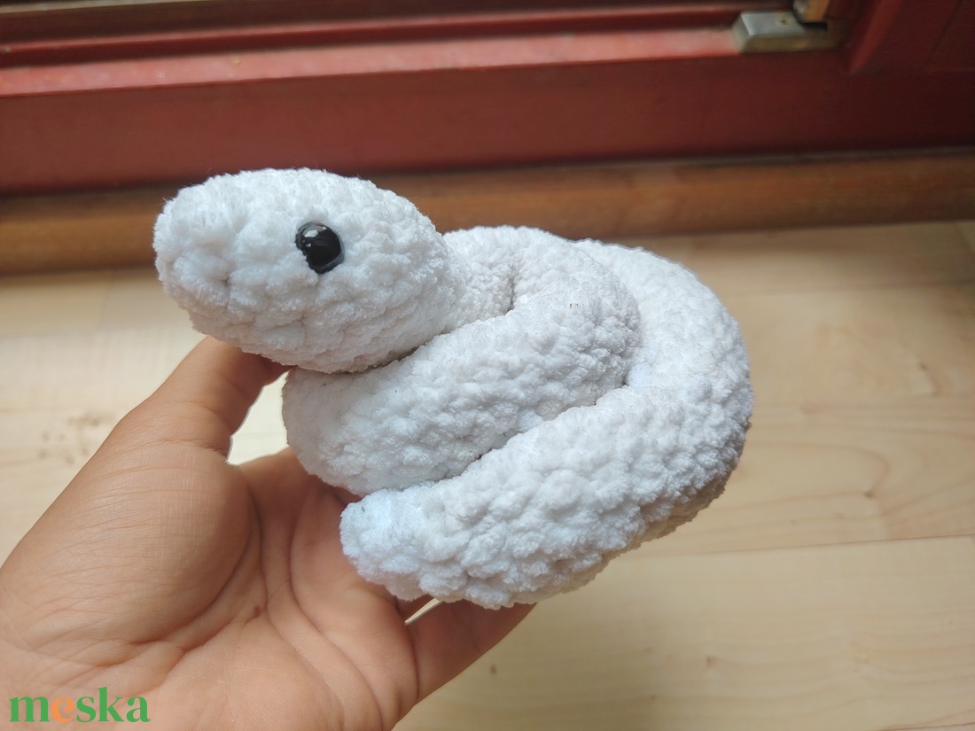 Cuki horgolt fehér kígyó � Puha amigurumi plüss - játék & sport - plüssállat & játékfigura - plüss sárkány - Meska.hu