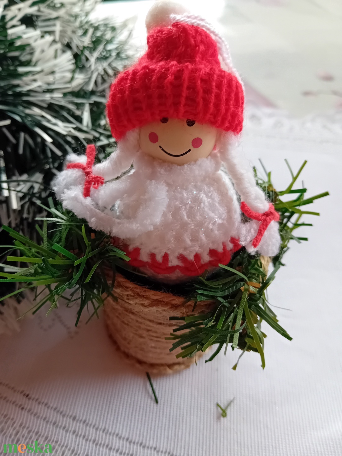 Karácsonyi kislány figura - karácsony - karácsonyi lakásdekoráció - karácsonyfadíszek - Meska.hu