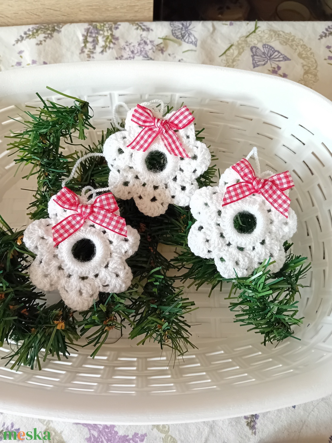 Horgolt fehér dekoráció, fenyődísz - karácsony - karácsonyi lakásdekoráció - karácsonyfadíszek - Meska.hu