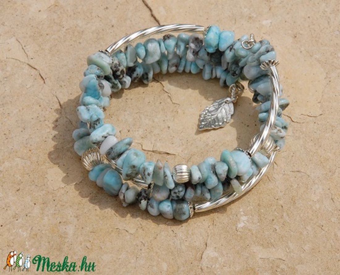 Larimár töret ásvány, memória drótos karkötő, ezüstözött díszek -  - Meska.hu
