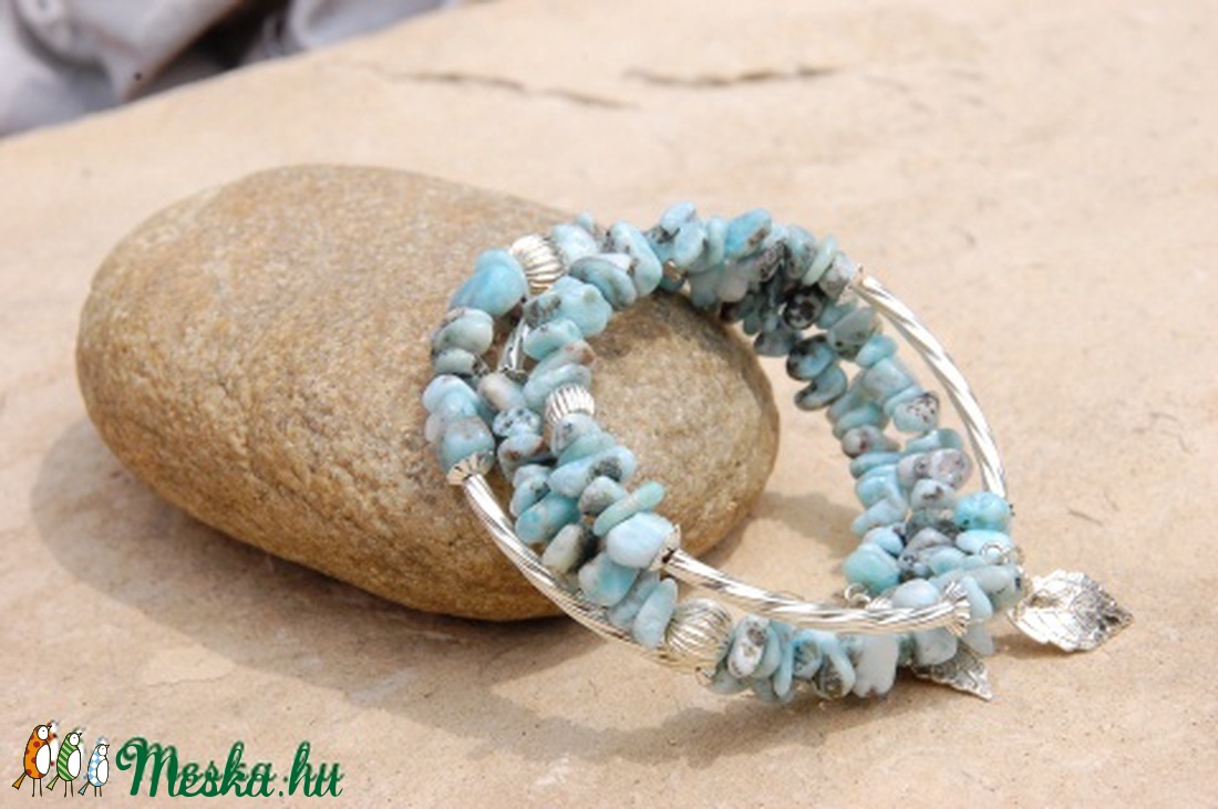 Larimár töret ásvány, memória drótos karkötő, ezüstözött díszek -  - Meska.hu