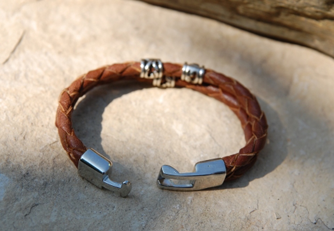 Két soros bivalybőr karkötő, kézi fonás, tibeti ezüst díszek, unisex -  - Meska.hu