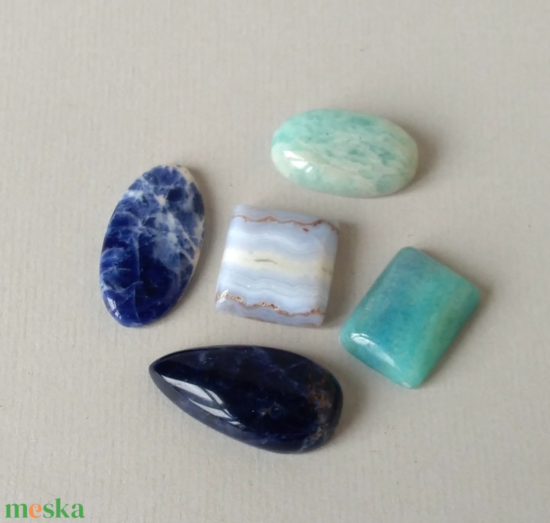 5 db ásvány kaboson ajándék zacskóban 9. - kellékek & szerszámok - gyöngyfűzés kellékek - cabochon - Meska.hu