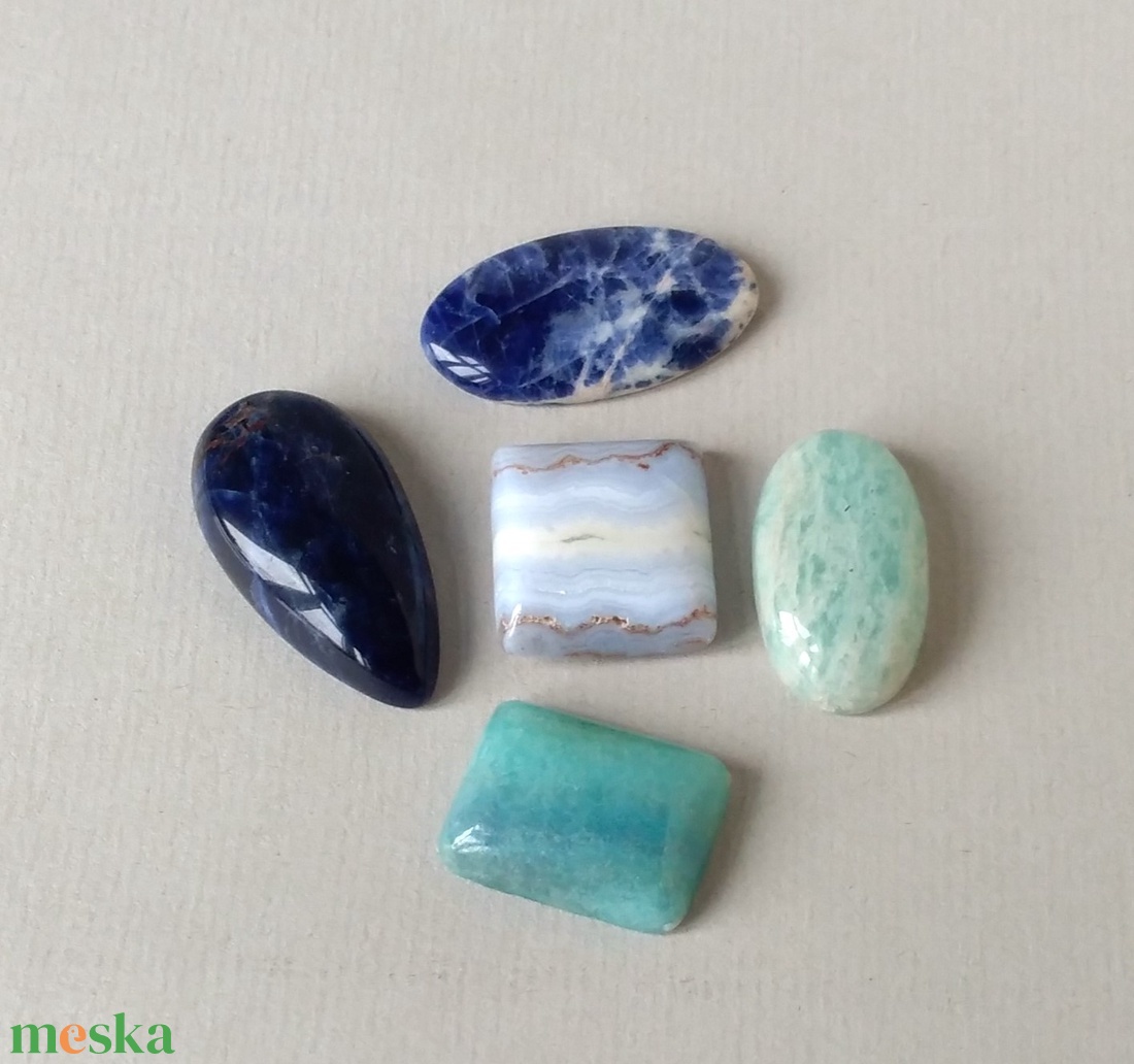 5 db ásvány kaboson ajándék zacskóban 9. - kellékek & szerszámok - gyöngyfűzés kellékek - cabochon - Meska.hu