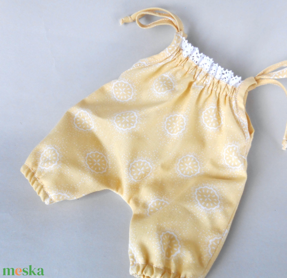 Vajsárga napozó, 30-32 cm-s bébi babákra - játék & sport - baba & babaház - babaruha, babakellék - Meska.hu Vajsárga napozó, 30-32 cm-s bébi babákra - játék & sport - baba & babaház - babaruha, babakellék - Meska.hu