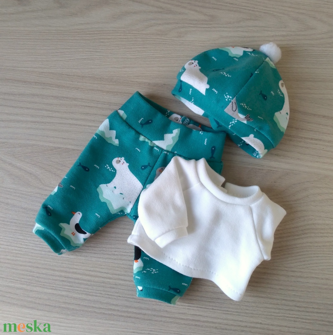 Jégtáblás melegítő 34-38 cm-s babáknak - játék & sport - baba & babaház - babaruha, babakellék - Meska.hu Jégtáblás melegítő 34-38 cm-s babáknak - játék & sport - baba & babaház - babaruha, babakellék - Meska.hu
