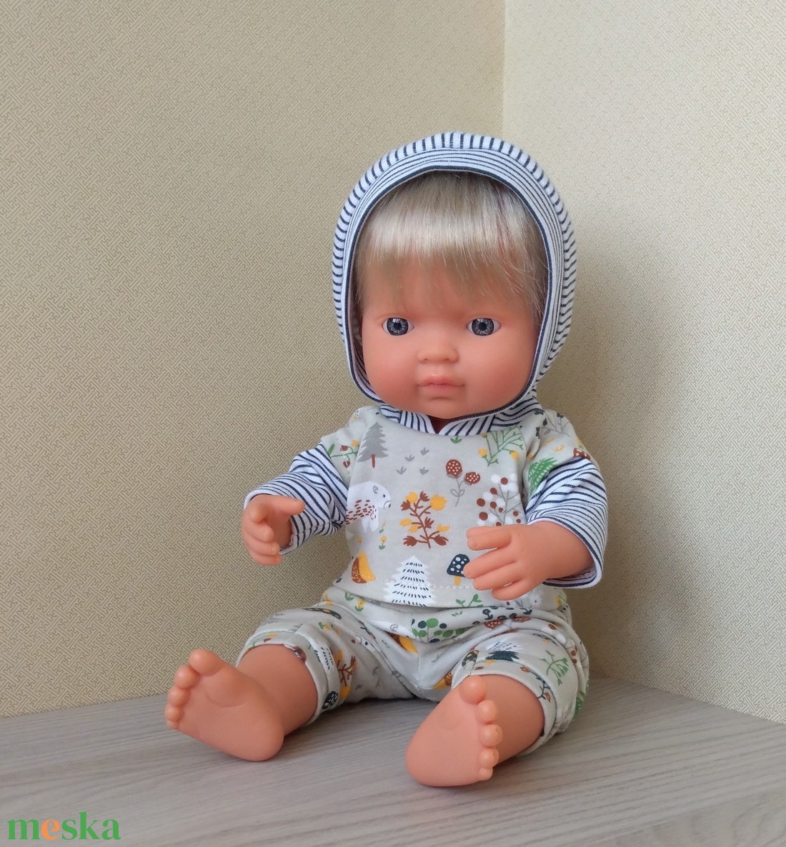 Kapucnis melegítő 38 cm-s Miniland babáknak - játék & sport - baba & babaház - babaruha, babakellék - Meska.hu Kapucnis melegítő 38 cm-s Miniland babáknak - játék & sport - baba & babaház - babaruha, babakellék - Meska.hu