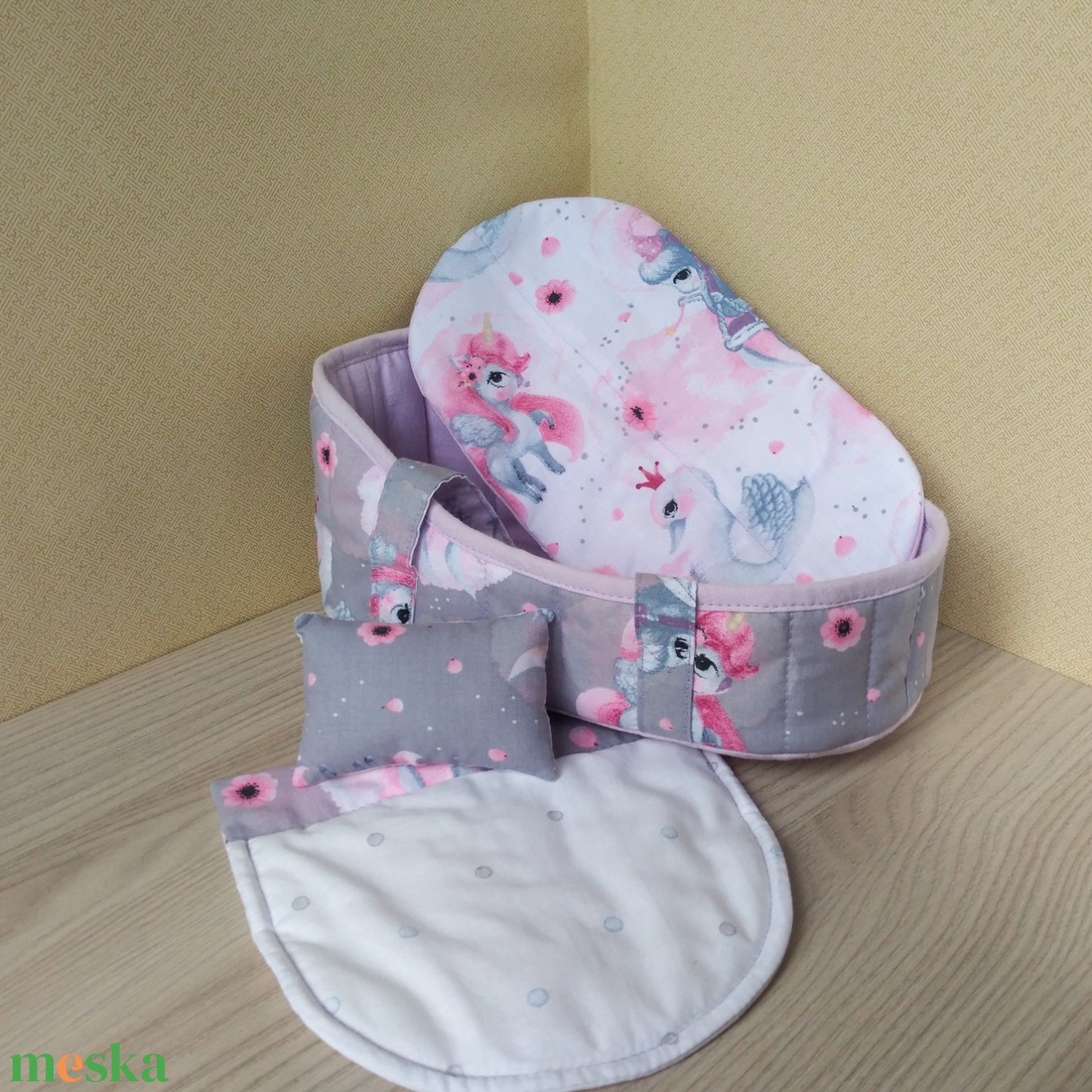 Unikornisos mózeskosár 20-25 cm-s babáknak - játék & sport - baba & babaház - babaruha, babakellék - Meska.hu Unikornisos mózeskosár 20-25 cm-s babáknak - játék & sport - baba & babaház - babaruha, babakellék - Meska.hu