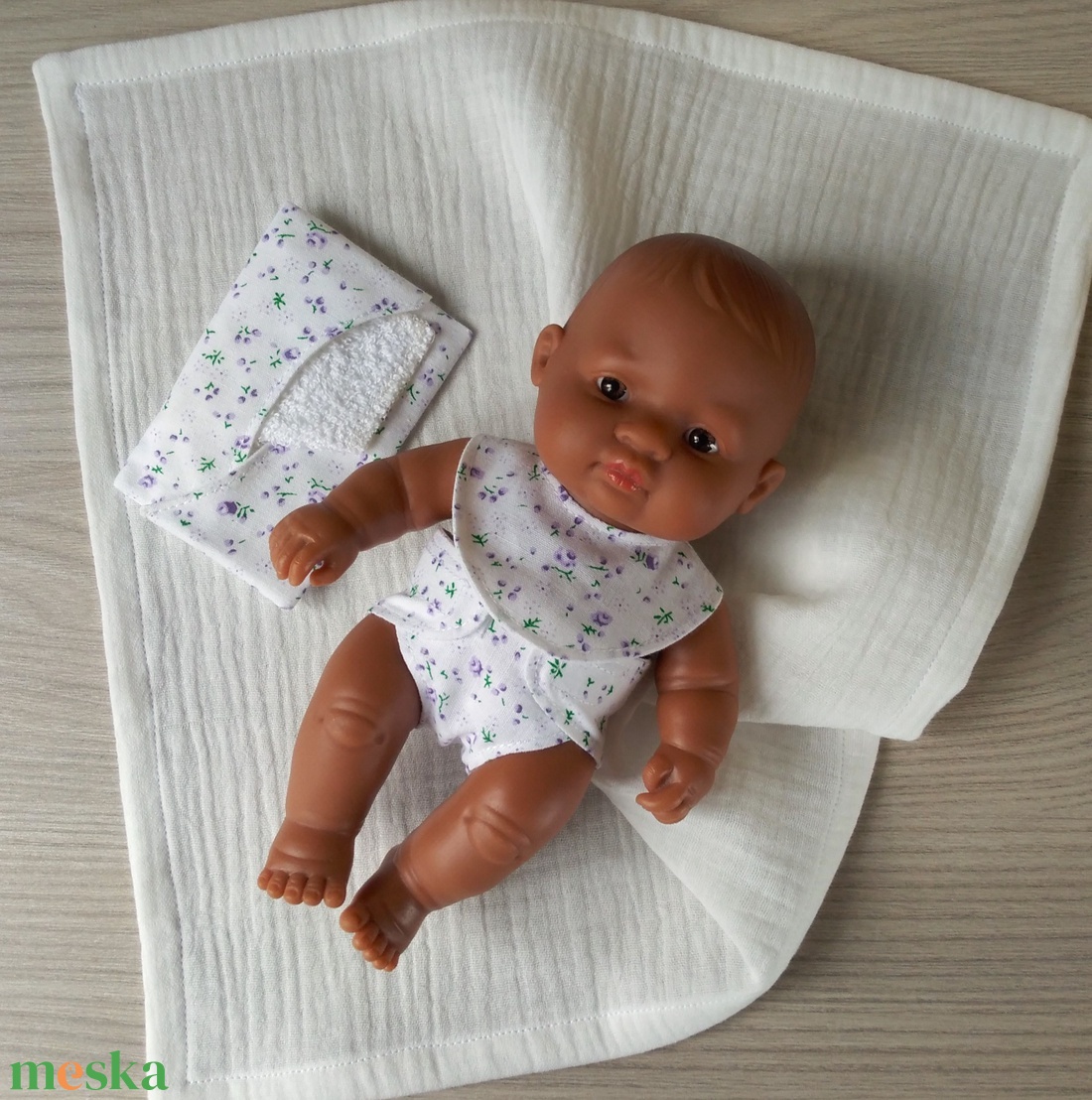 Gondozó készlet 21 cm-s Miniland babáknak - játék & sport - baba & babaház - babaruha, babakellék - Meska.hu Gondozó készlet 21 cm-s Miniland babáknak - játék & sport - baba & babaház - babaruha, babakellék - Meska.hu