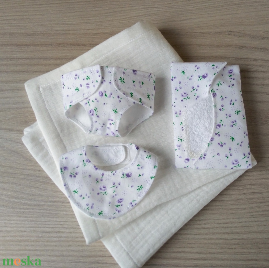 Gondozó készlet 21 cm-s Miniland babáknak - játék & sport - baba & babaház - babaruha, babakellék - Meska.hu Gondozó készlet 21 cm-s Miniland babáknak - játék & sport - baba & babaház - babaruha, babakellék - Meska.hu