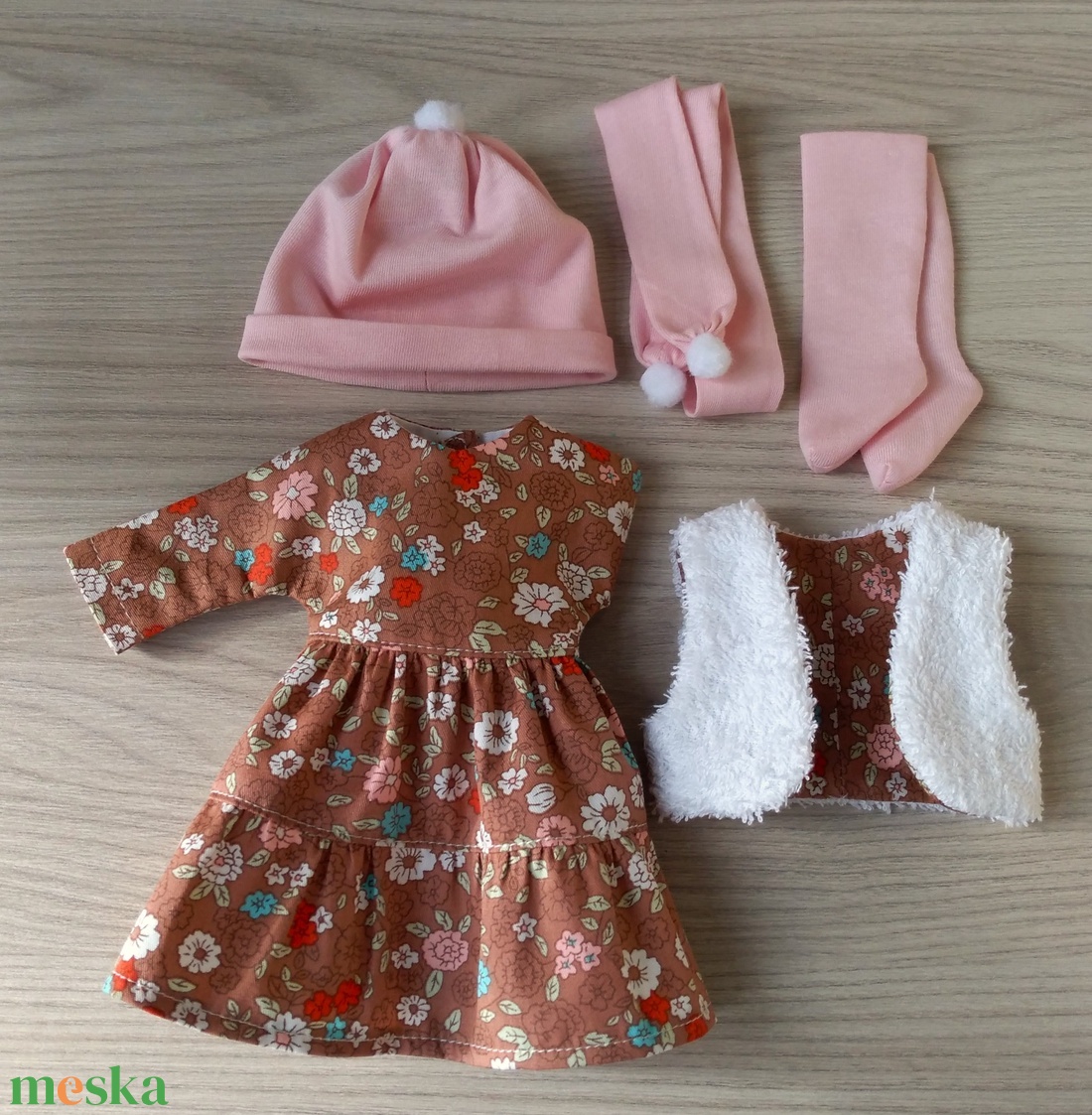 Mellényes öltözék Poal Reina babáknak - játék & sport - baba & babaház - babaruha, babakellék - Meska.hu