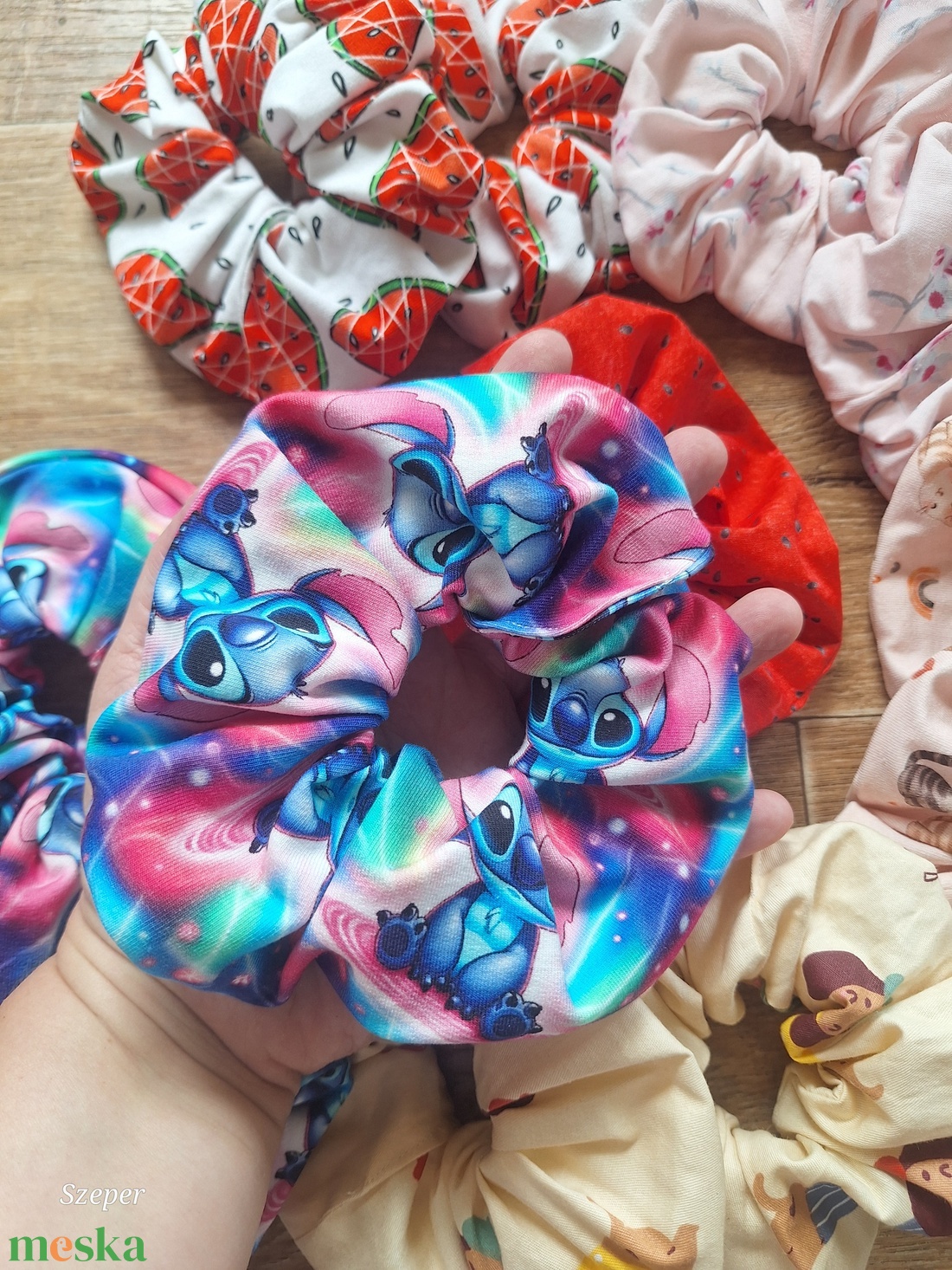 Vidám mintás hajgumi - ruha & divat - hajdísz & hajcsat - hajgumi - Meska.hu