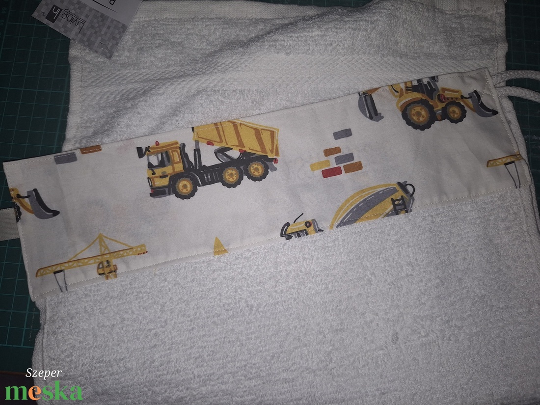 Szeper ovis, bölcsis kéztörlő, kistörcsi - játék & sport - ovis felszerelés - egyéb ovis kiegészítő - Meska.hu