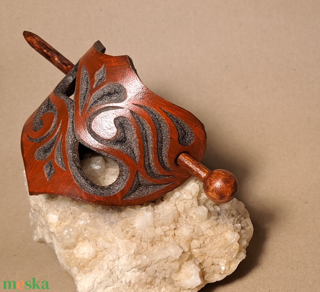 Kerti séta - bőr kontycsat - ruha & divat - hajdísz & hajcsat - hajcsat & hajtű - Meska.hu