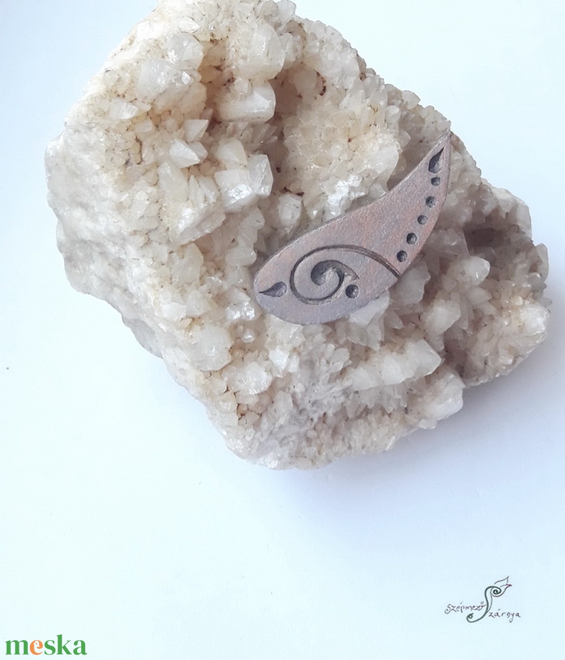 Ezüst könnycsepp - bőr kitűző, bross, ruhakapocs - ékszer - kitűző és bross - kitűző - Meska.hu Ezüst könnycsepp - bőr kitűző, bross, ruhakapocs - ékszer - kitűző és bross - kitűző - Meska.hu