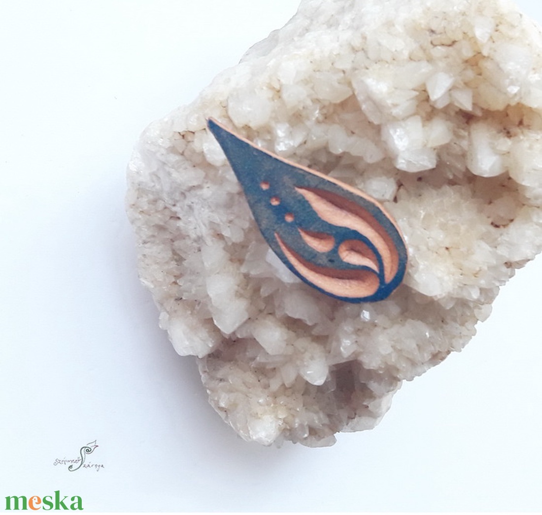 Kék tuli - bőr bross, kitűző, ruhakapocs - ékszer - kitűző és bross - kitűző - Meska.hu Kék tuli - bőr bross, kitűző, ruhakapocs - ékszer - kitűző és bross - kitűző - Meska.hu
