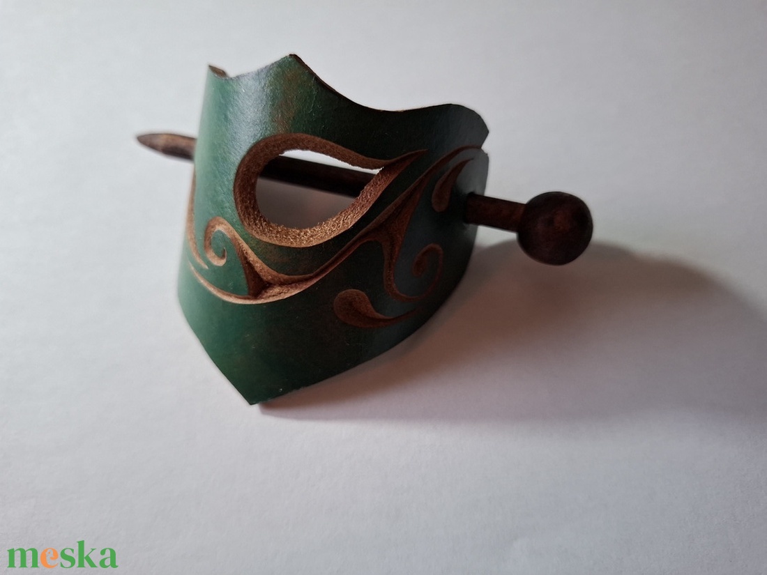 Zöld - bőr kontycsat - ruha & divat - hajdísz & hajcsat - hajcsat & hajtű - Meska.hu