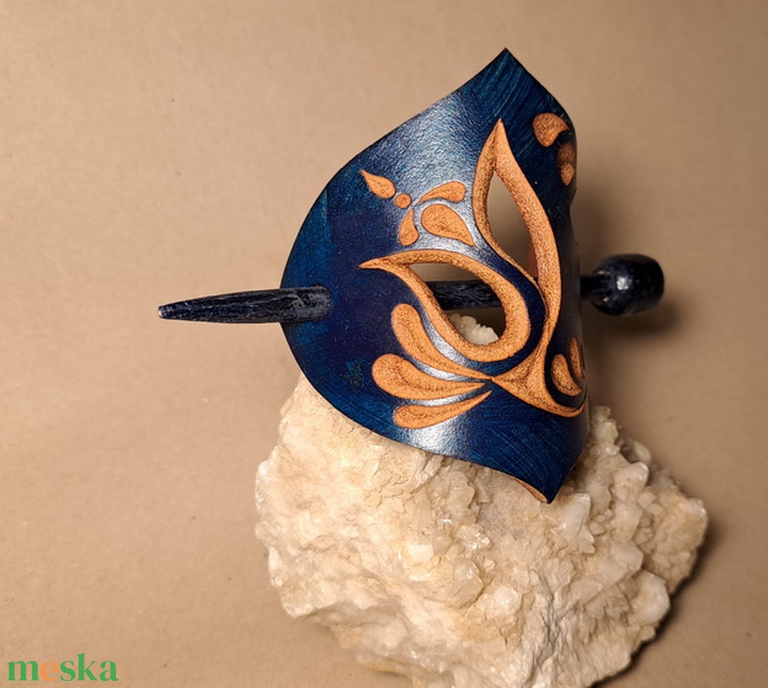 Kék virágzás - bőr kontycsat - ruha & divat - hajdísz & hajcsat - hajcsat & hajtű - Meska.hu