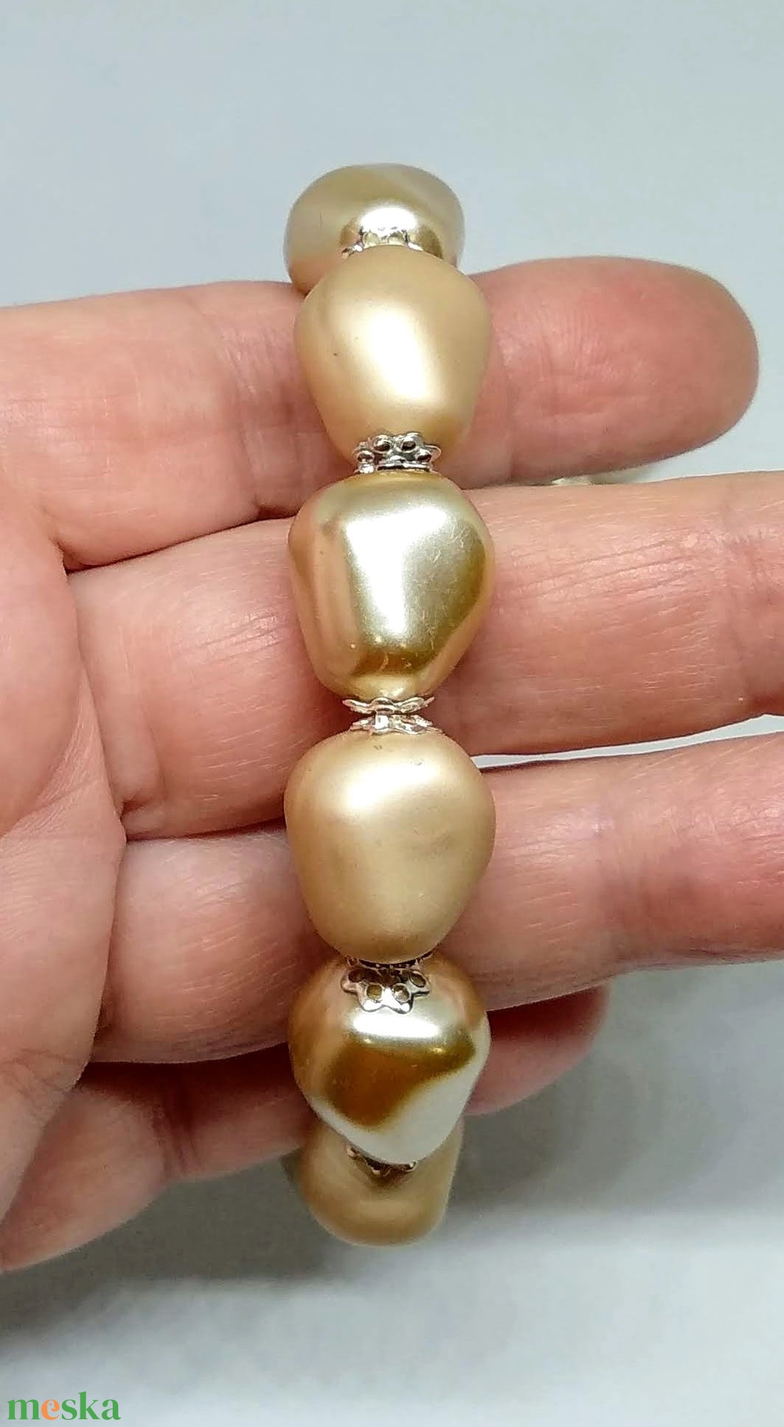 Tekla matt és fényes arany pebble gyöngy karkötő és fülbevaló szett - ékszer - ékszerszett - Meska.hu Tekla matt és fényes arany pebble gyöngy karkötő és fülbevaló szett - ékszer - ékszerszett - Meska.hu